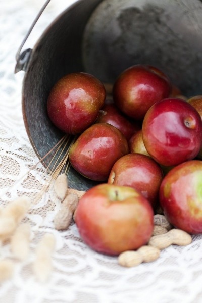 Яблоки в декоре свадебного стола